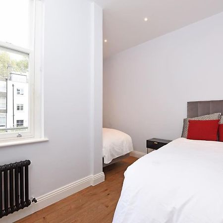 Sleep8 Buckingham Palace Bigben With Ac Vb4 런던 외부 사진